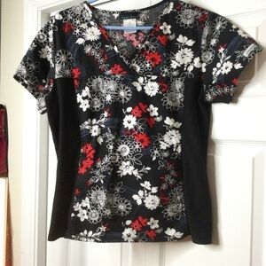 Cherokee scrubs top medium